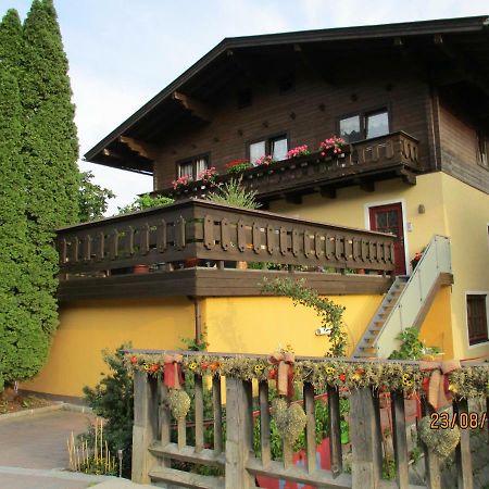 Ferienwohnung Haus am Dorfplatz Uttendorf Exterior foto