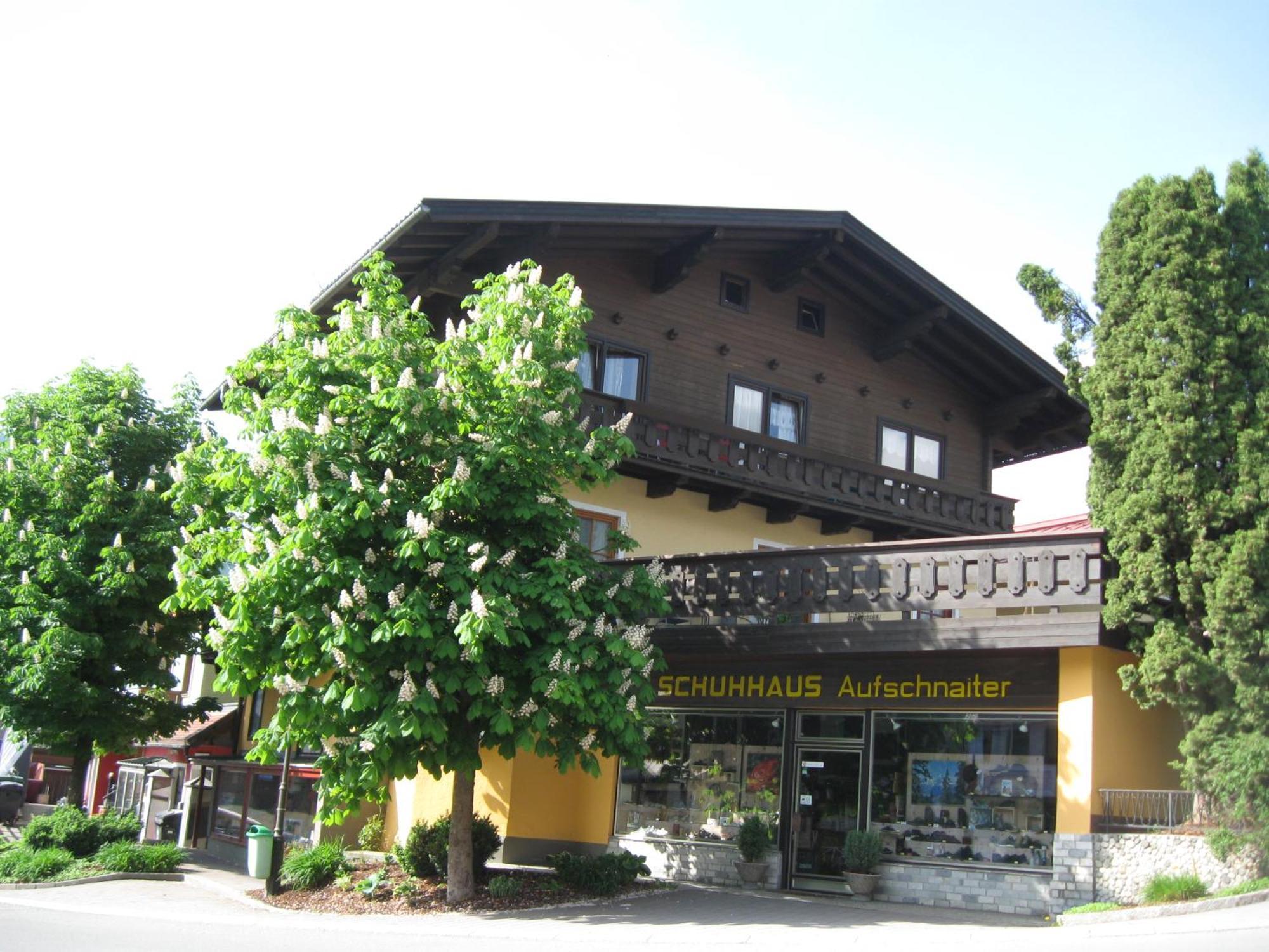 Ferienwohnung Haus am Dorfplatz Uttendorf Exterior foto