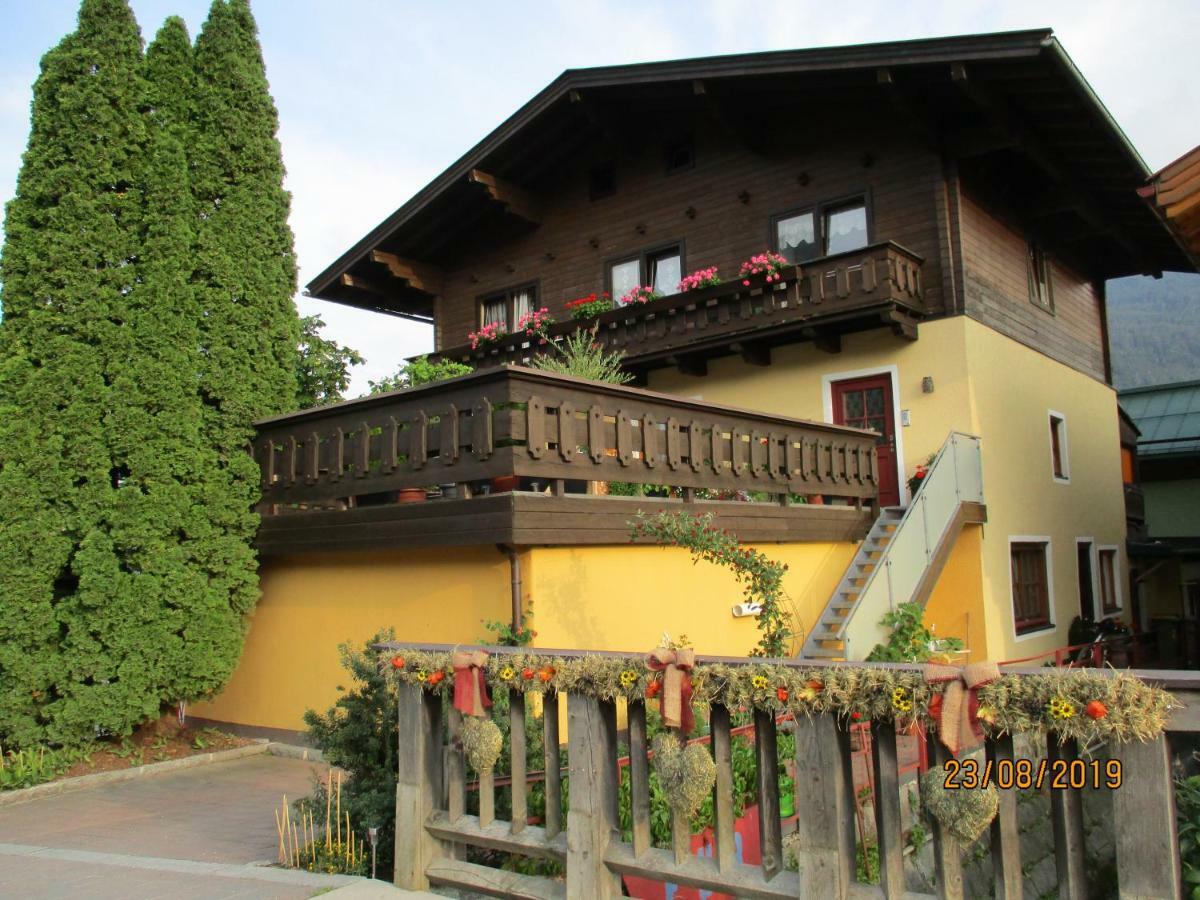 Ferienwohnung Haus am Dorfplatz Uttendorf Exterior foto