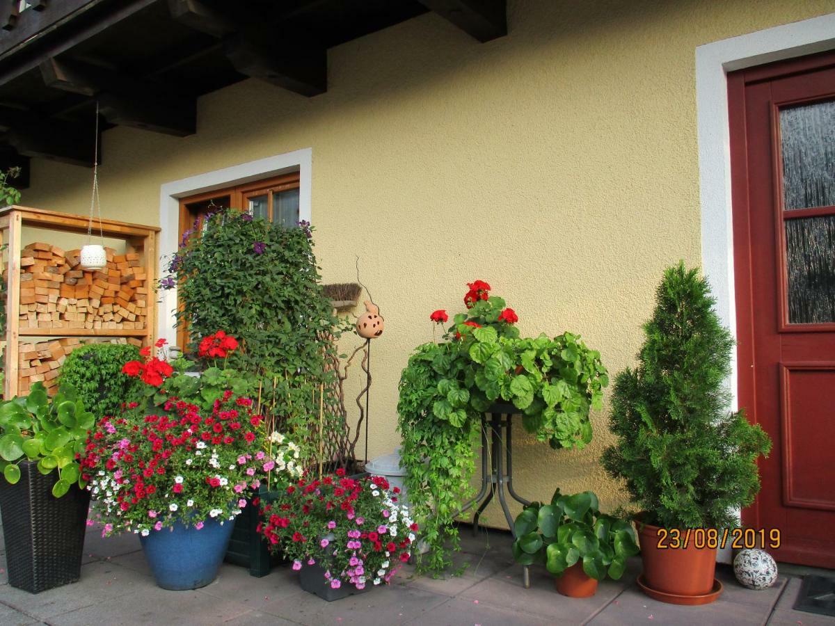 Ferienwohnung Haus am Dorfplatz Uttendorf Exterior foto
